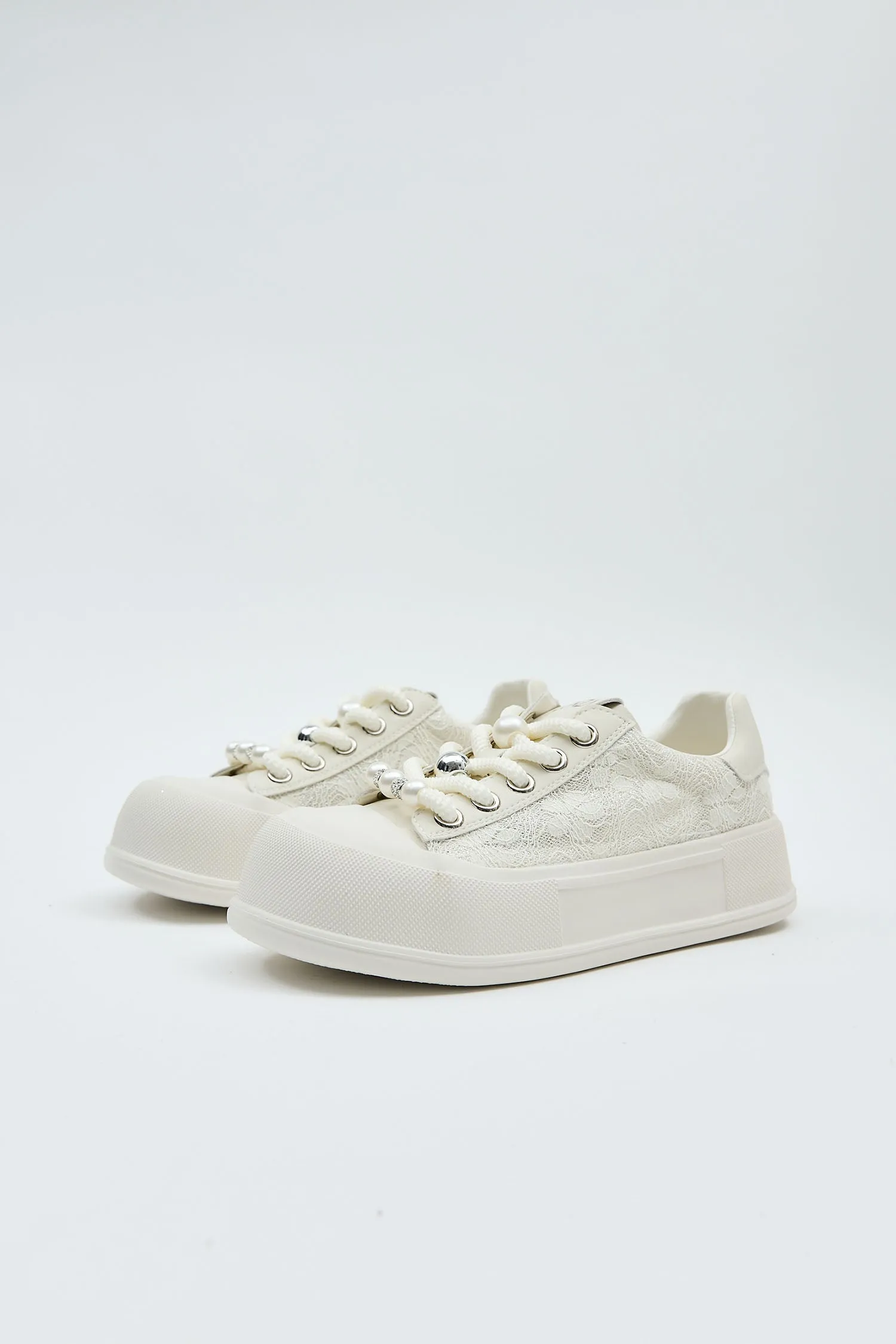 Synda White